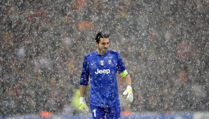 九游app官网下载-历史上的今日：足球场上的那些动人瞬间，足球场上的经典时刻