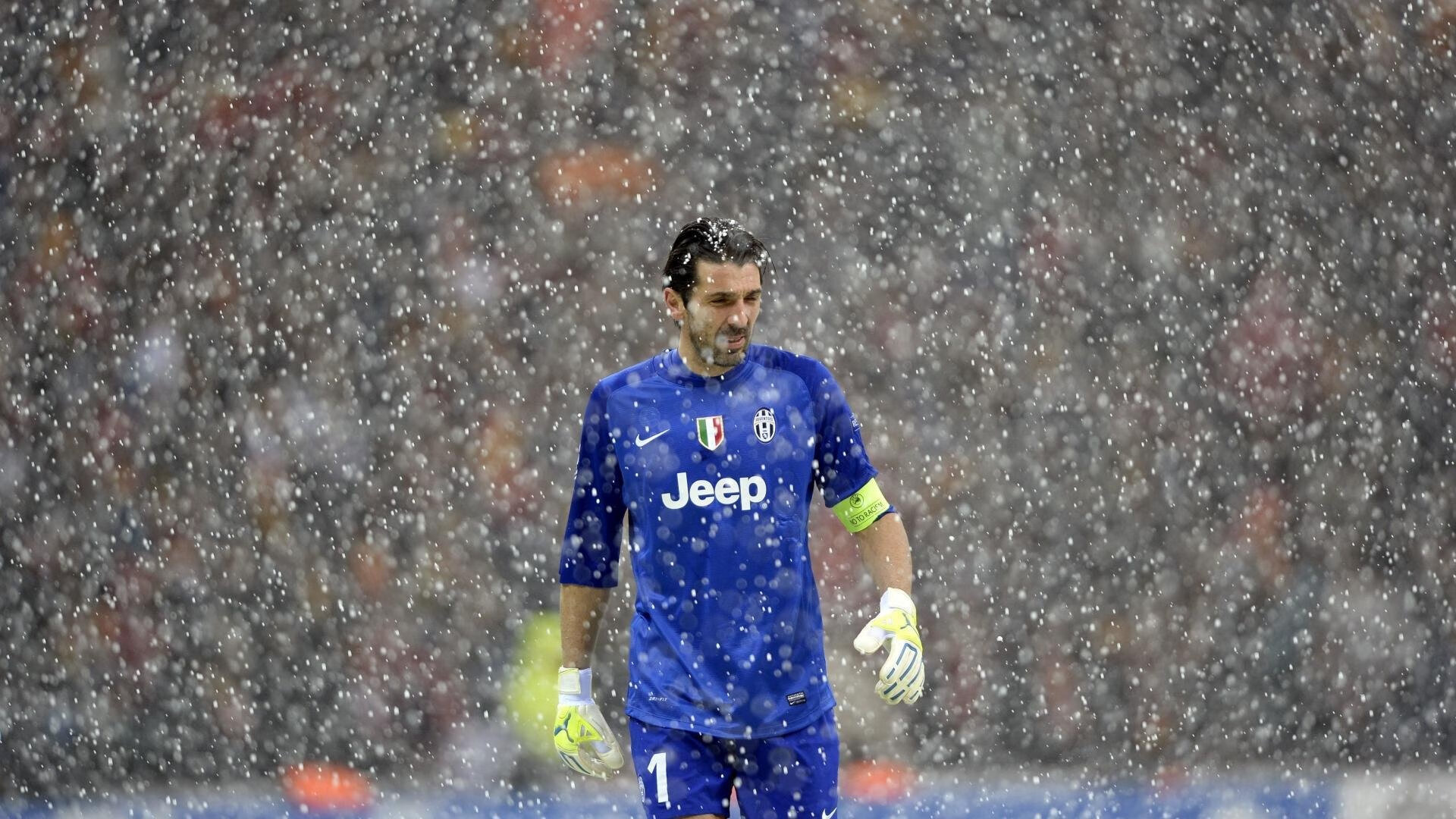 历史上的今日：足球场上的那些动人瞬间，足球场上的经典时刻