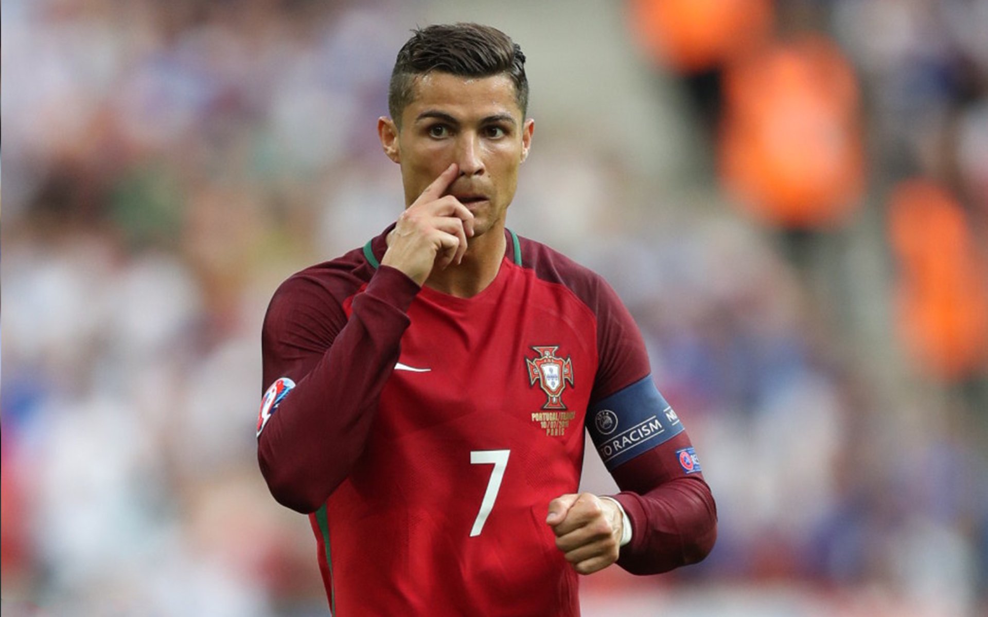 历史上的今日：足球场上的那些动人瞬间，足球场上的经典时刻